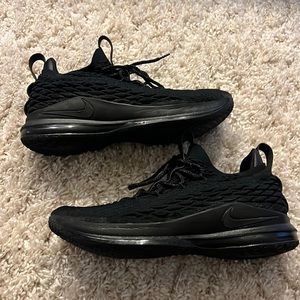 Lebron 15 low triple black